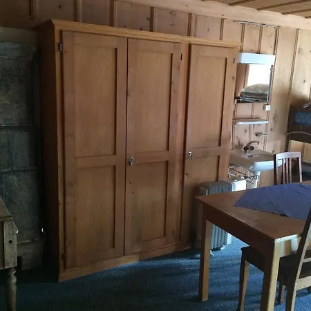 Хостел Maison St Pierre Бург-Сен-Пьер