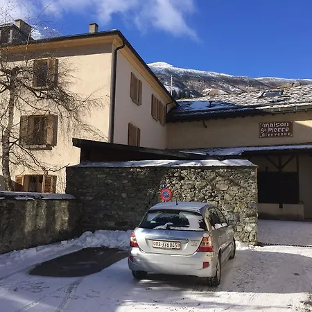 Maison St Pierre * Бург-Сен-Пьер