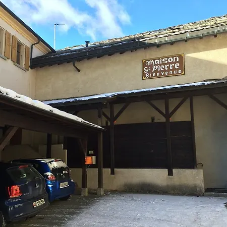 Maison St Pierre Хостел Бург-Сен-Пьер