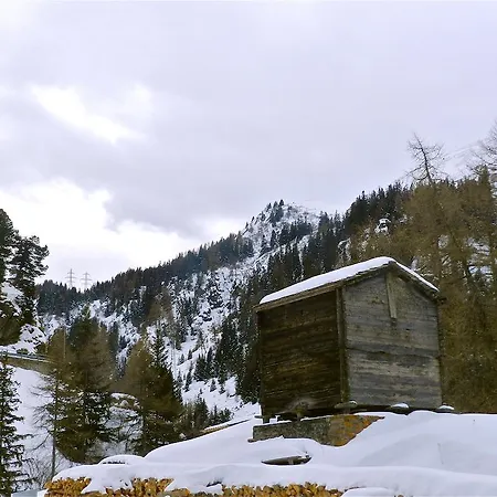 Maison St Pierre * Бург-Сен-Пьер